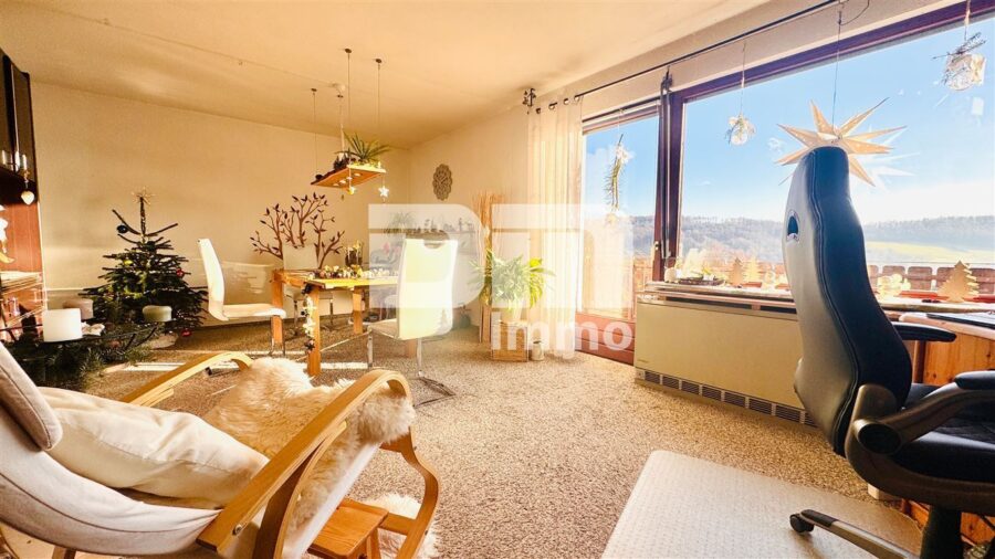 Ein-bis Zweifamilienhaus mit Anbauten auf 1.250 m² Traumgrundstück mit Panoramablick - Anbau EG Wohnzimmer / Zugang Balkon